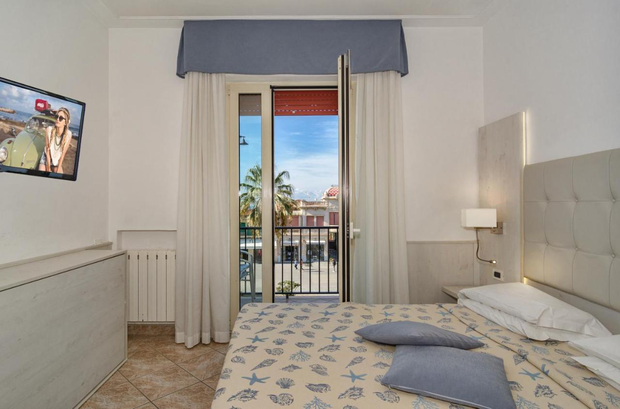 Hotel Bella Riviera Lungomare فياريجيو المظهر الخارجي الصورة
