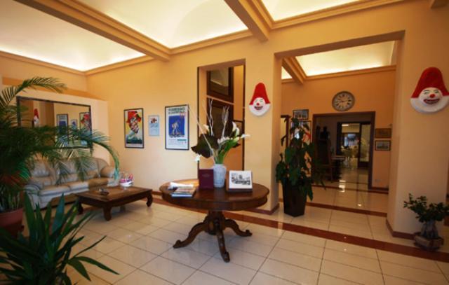 Hotel Bella Riviera Lungomare فياريجيو المظهر الخارجي الصورة