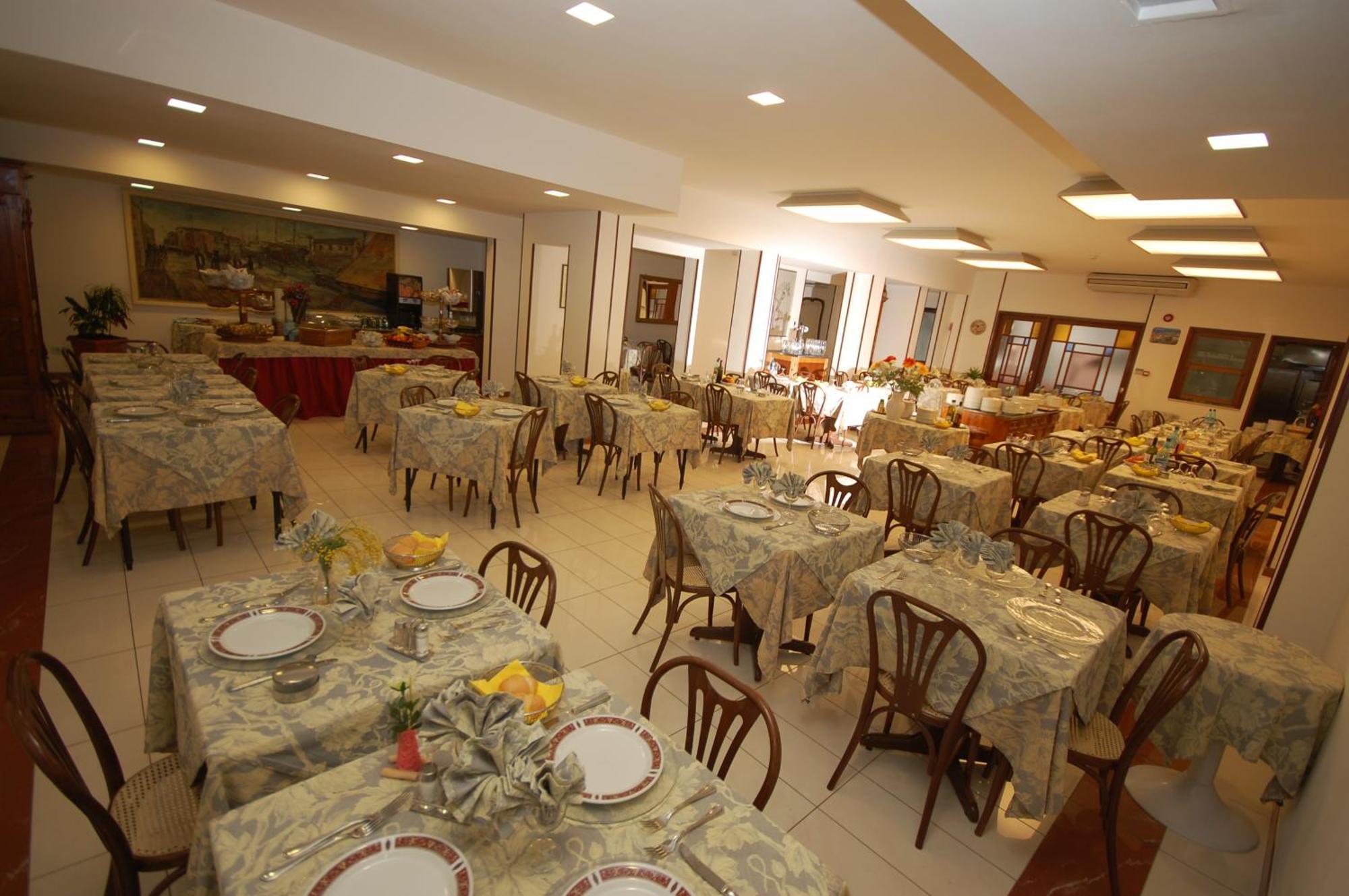 Hotel Bella Riviera Lungomare فياريجيو المظهر الخارجي الصورة